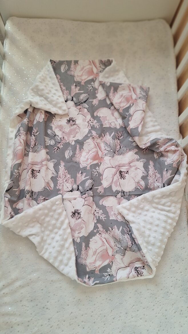 Sedziņa/balts + rozes/ minky + kokvilna/ 80*80 cm 