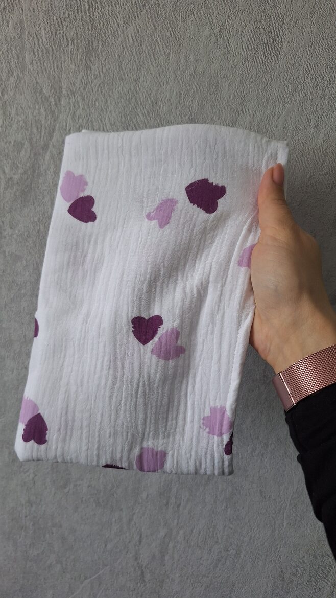 Muslīna sedziņa/sirsniņas uz balta/ 70*100cm