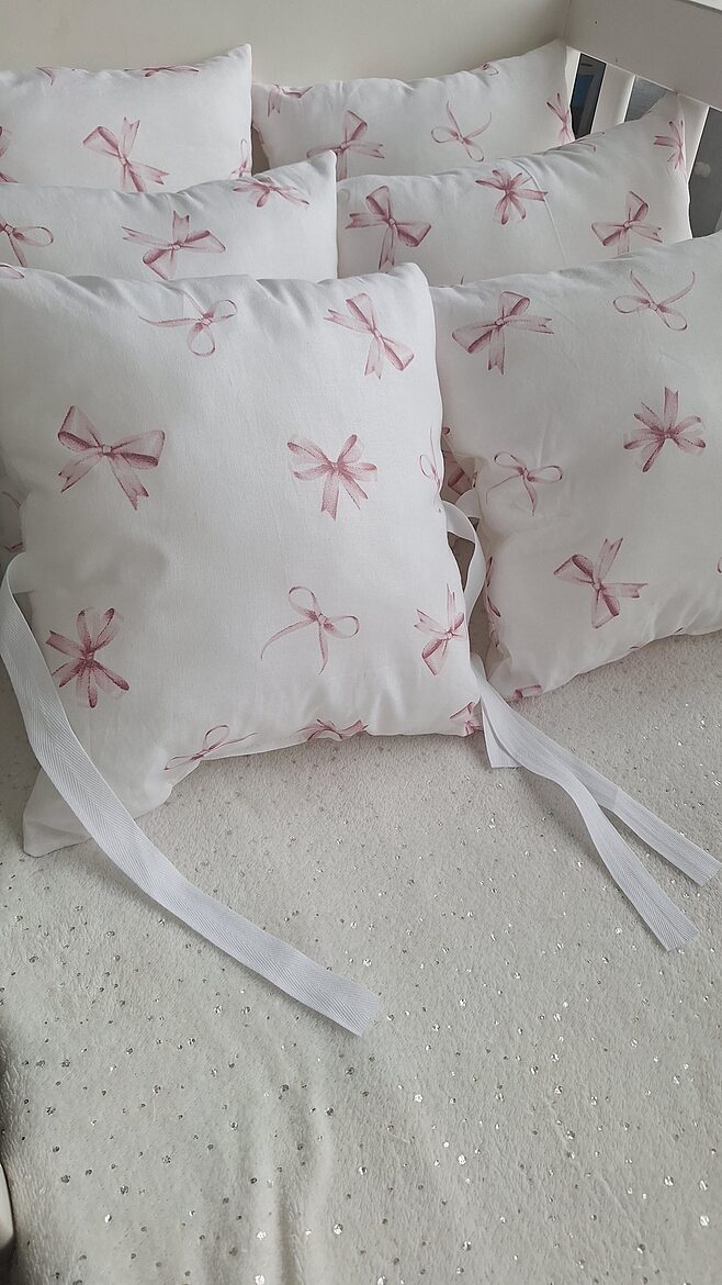 Cotton crib pillows/ribbons