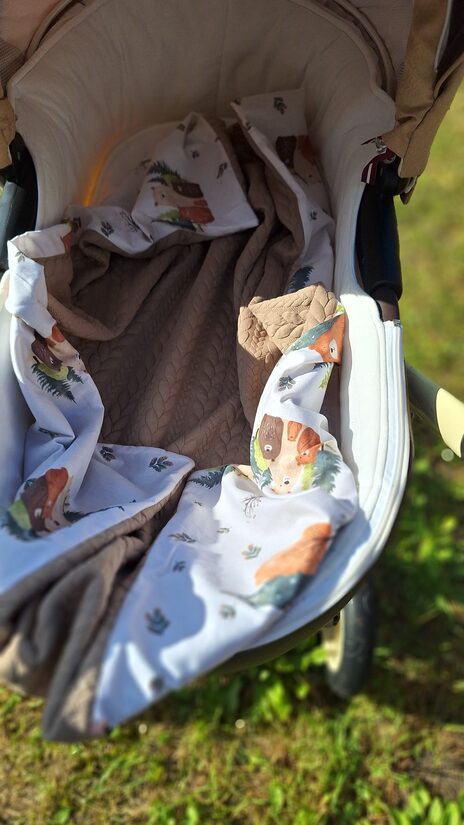 Adījuma sedziņa ar pīņu rakstu