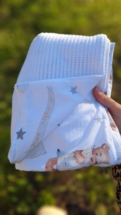 Adījuma un kokvilnas sedziņa