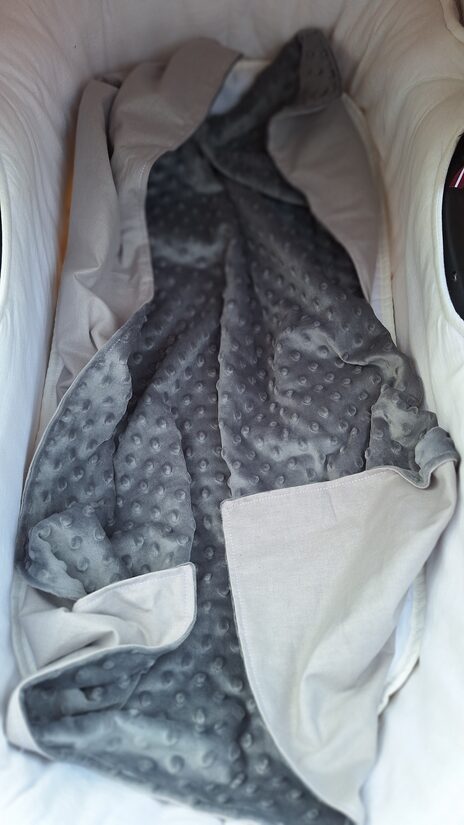 Vienkrāsainas minky sedziņas