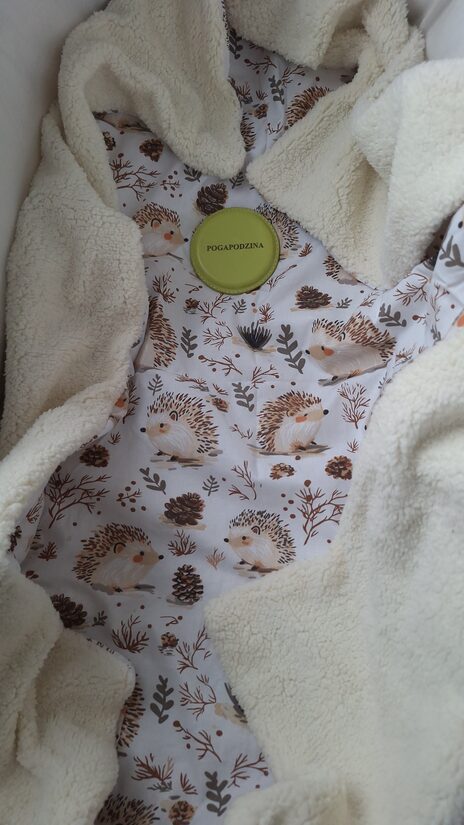 Teddy+ kokvilnas/silti balts + ežu ģimene/75*100 cm