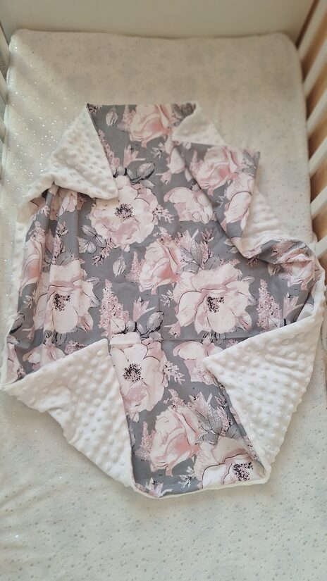 Sedziņa/balts + rozes/ minky + kokvilna/ 80*80 cm 