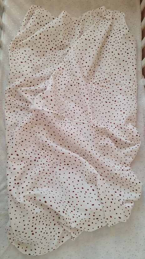 Muslīna sedziņa/ oranži punktiņi / 70*100cm/