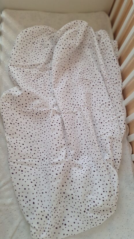 Muslīna sedziņa/ violeti punktiņi / 70*100 cm/