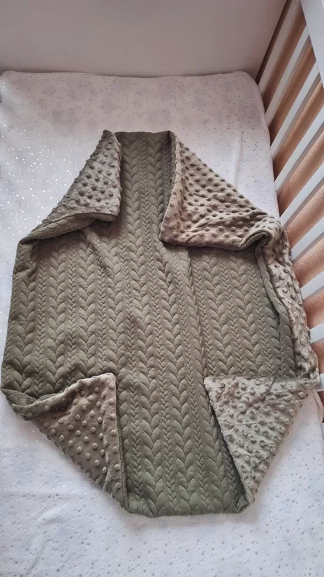 Pīnes + minky/ haki /65*80 cm sedziņa