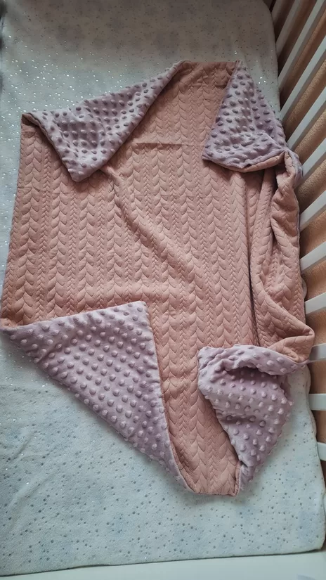 Pīnes + minky/persiku + pūderrozā /75*90 cm sedziņa