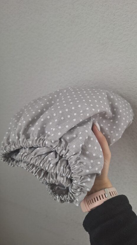 Palags/gultiņām un šūpuļiem/punktiņi uz pelēka