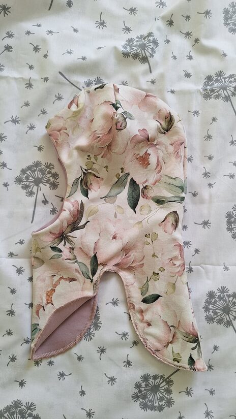 Ķivercepure/peonijas + rozā/pavasara-rudens/48-50 cm