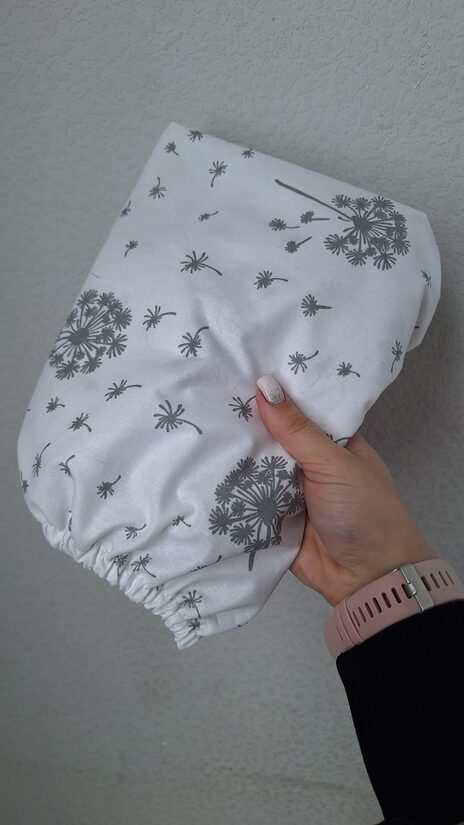 Palags/gultiņām un šūpuļiem/pūkas uz balta