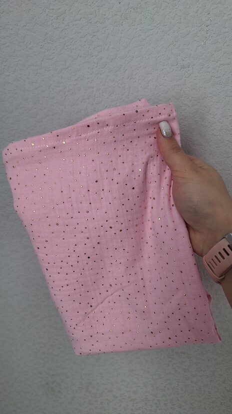 Muslīna sedziņa/ bārbijrozā ar zelta puktiņiem/ 70*100 cm