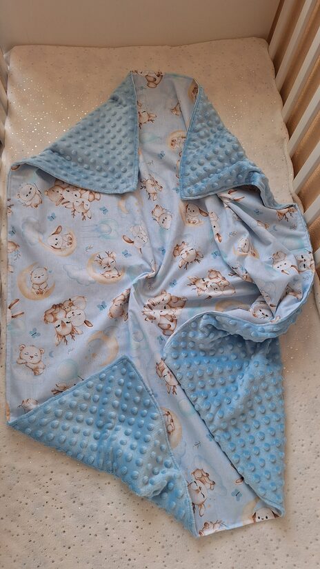 Minky  flīsa un kokvilnas sedziņa /75*100 cm/ briedīši uz zila