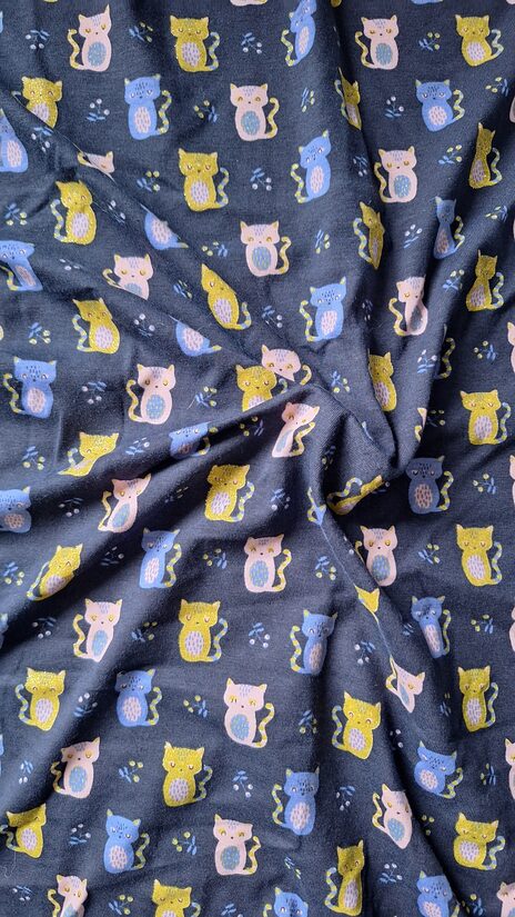 Ķivercepure/kaķi uz zila/48-50 cm/pavasara-rudens