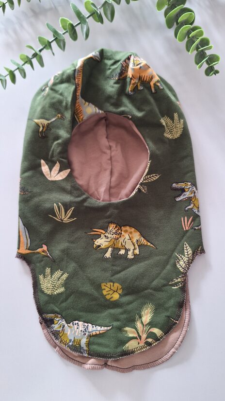 Ķivercepure/dino uz zaļa/42 cm/pavasara-rudens