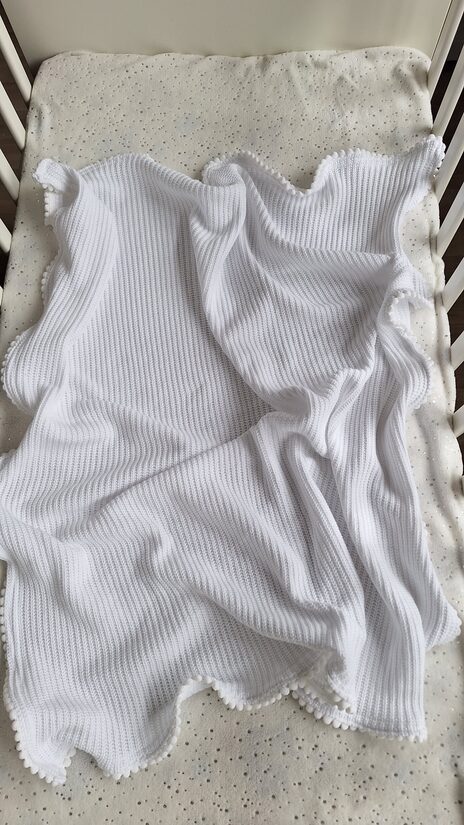 Adījuma sedziņa ar pom pom maliņu/100*100 cm