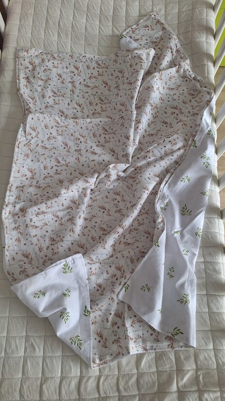 Muslīns + kokvilna/kvieši + lapiņas/ 70*90 cm/